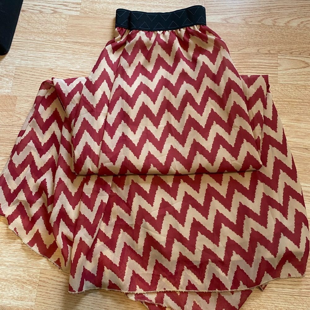 Beautiful A-line, lined skirt. Thick waistband